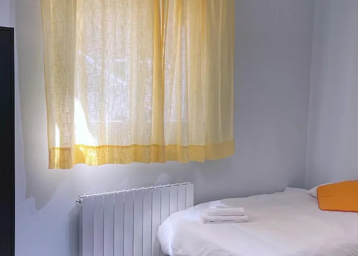 Vt Flat Reformado Con Escritorio De Trabajo Y Wifi Lägenhet